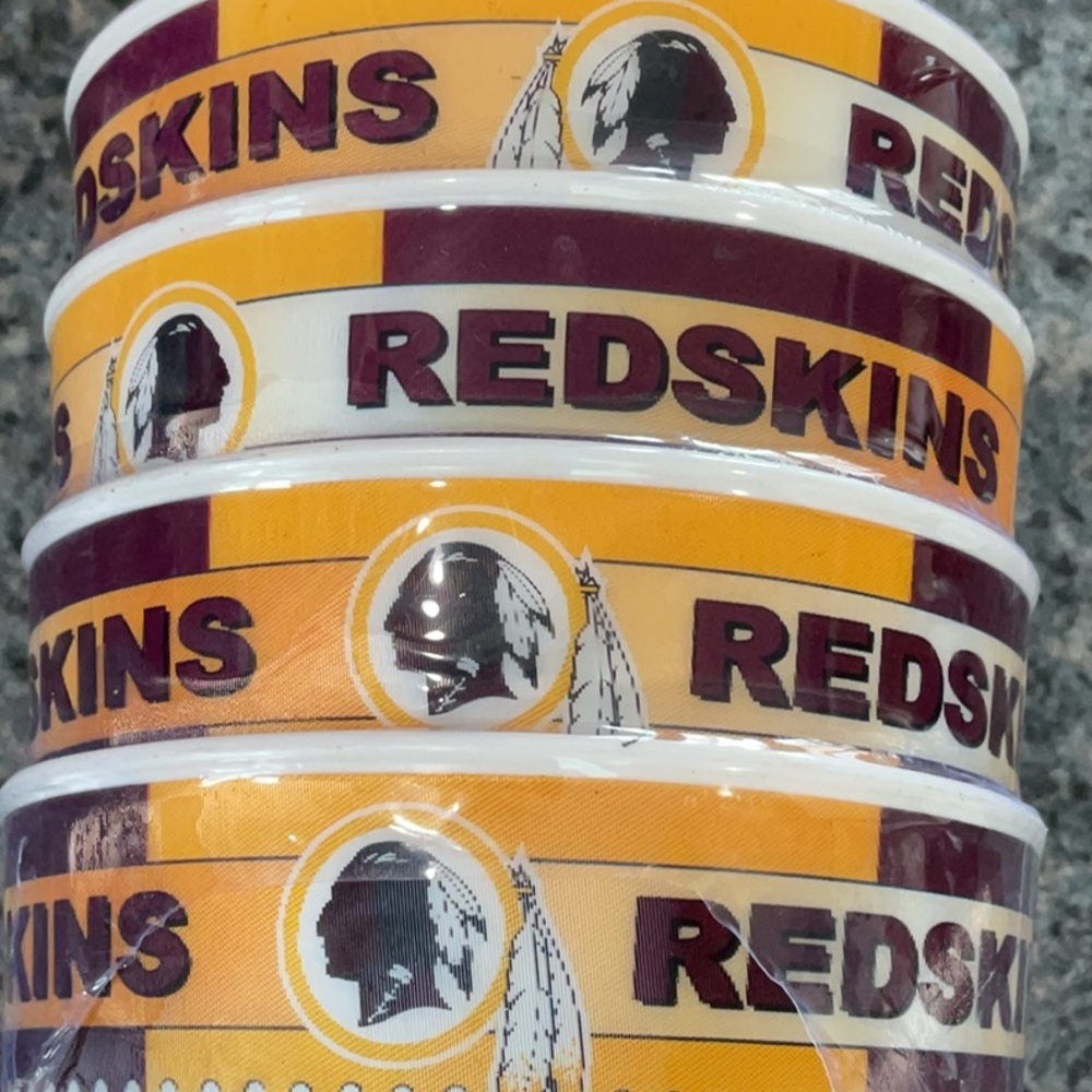 NWOT Washington Redskins football 18 ounce cups. Vintage 2009